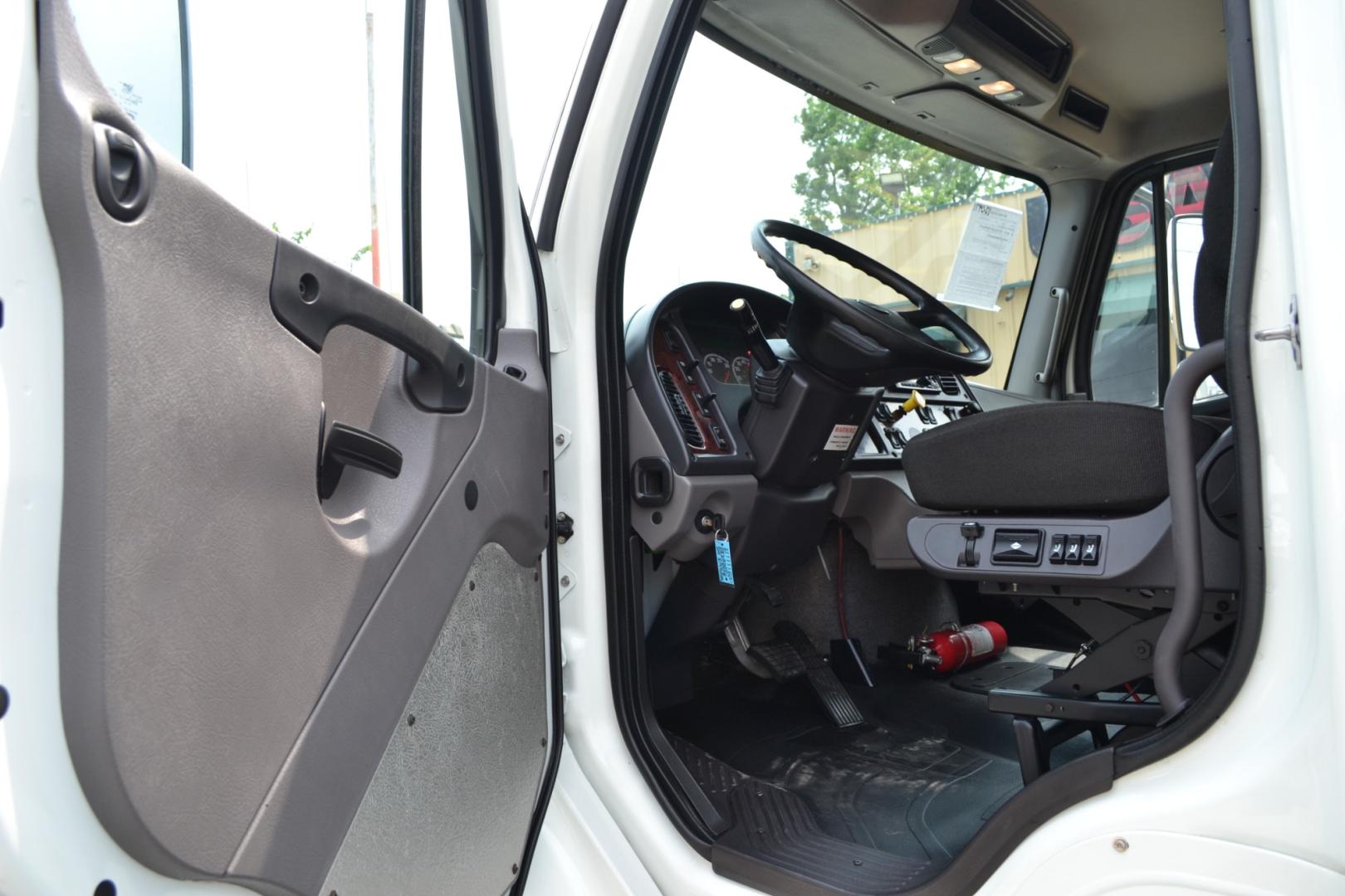 2019 WHITE /BLACK FREIGHTLINER M2-106 with an CUMMINS B6.7L 240HP engine, ALLISON 2500RDS AUTOMATIC transmission, located at 9172 North Fwy, Houston, TX, 77037, (713) 910-6868, 29.887470, -95.411903 - 26,000LB GVWR NON CDL, MORGAN 26FT BOX, 13FT CLEARANCE , 103" X 102", AIR RIDE, DUAL 50 GALLON FUEL TANKS, WALTCO 2,500LB CAPACITY STEEL LIFT GATE, POWER WINDOWS & LOCKS, COLD A/C, - Photo#17